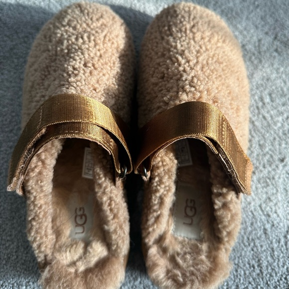UGG Shoes - UGG Tan Sherpa Goldenstar Clogs